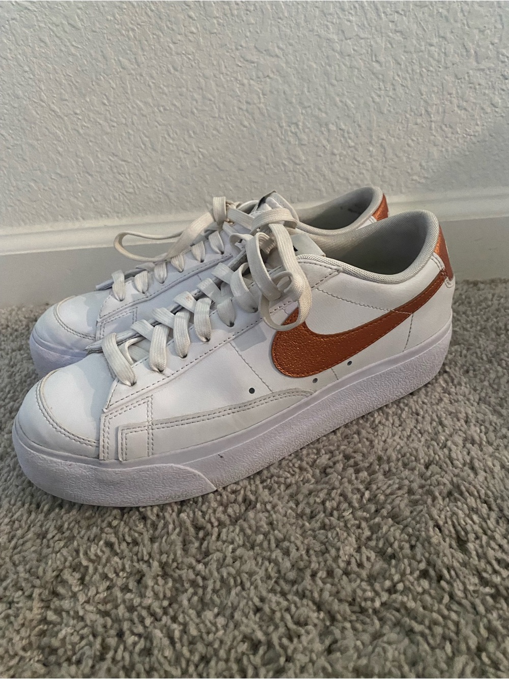 Nike Women's Blazer Low Platform ESS Sneakers in White Metallic Copper - Picture 3 of 9